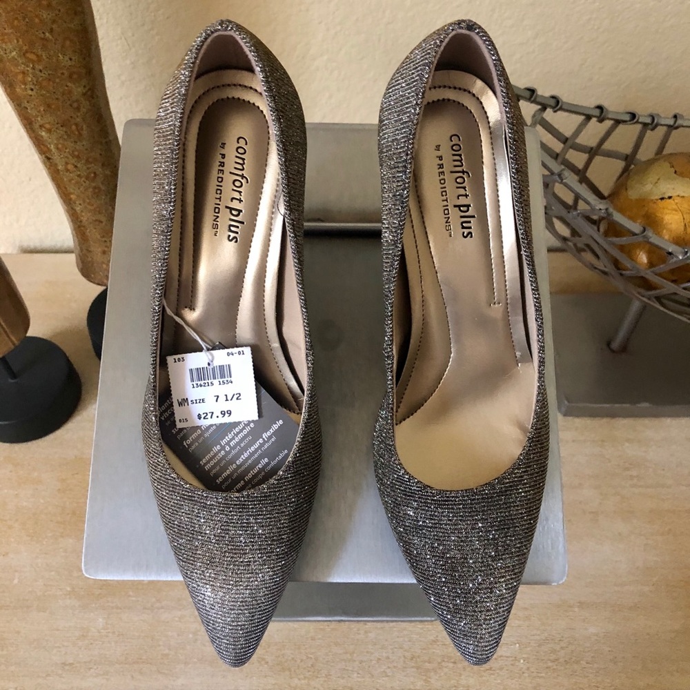 PAYLESS COMFORT PLUS SILVER PUMPS 7.5 MED- NWT